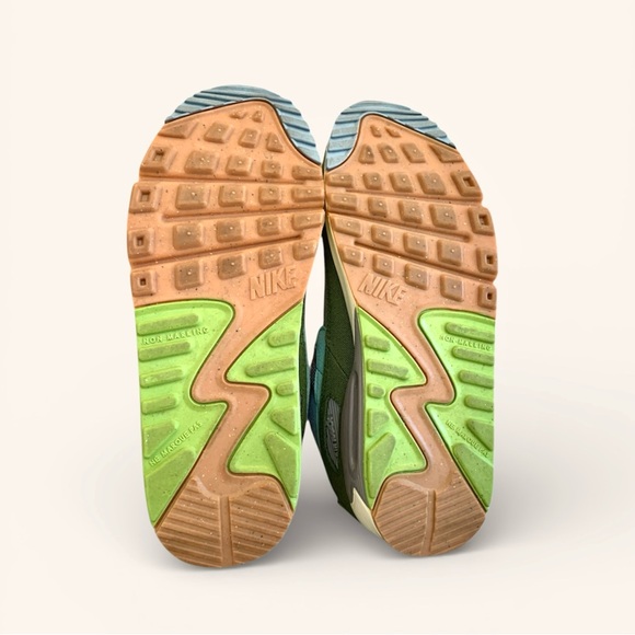 Nike Sun Club Air Max 90 Sneakers Youth or Women's - Picture 8 of 9